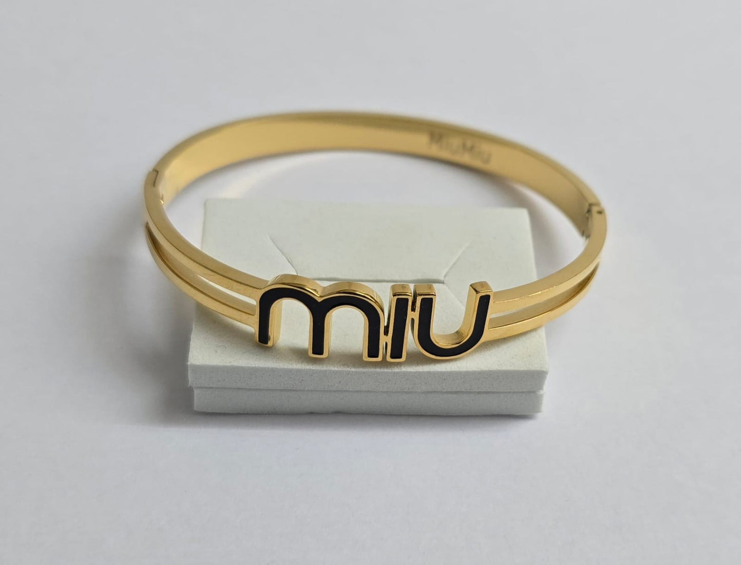 Chic Gold-Tone Bracelet with Modern "miu"