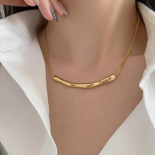 Elegant Gold Collarbone Chain Necklace